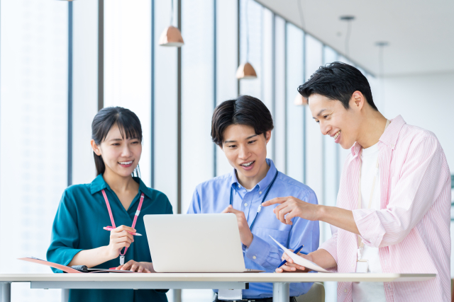 オフィス 社員 パソコン