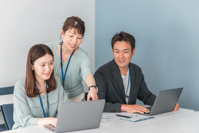 会社を移転するときの本店移転登記をどう乗り越えた?【経験者100名に聞いた】